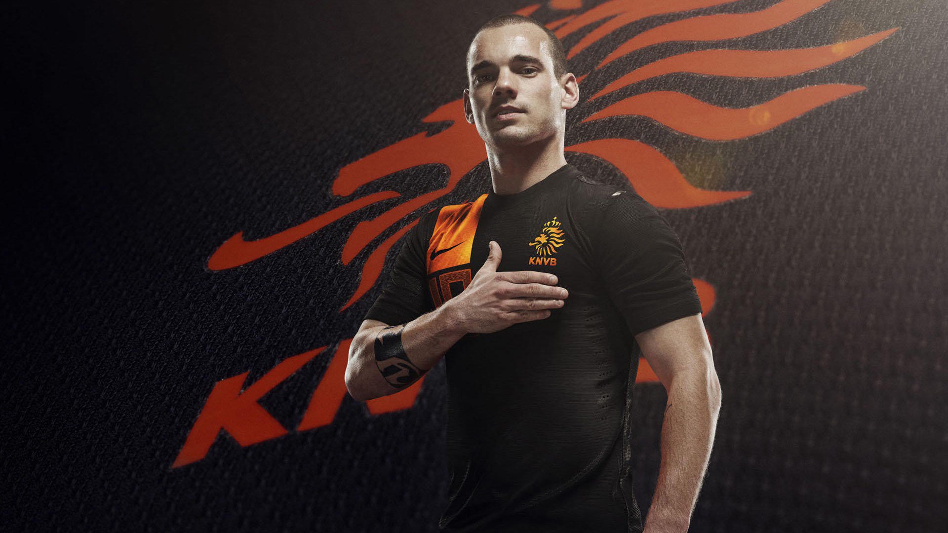 曼城利用短传渗透突破防守密集区，曼城 防守